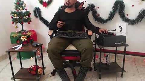 Snapshot of kalethbigdick88 chatting on December 5, 7:06 am Kaleth online show from December 5, 7:06 am