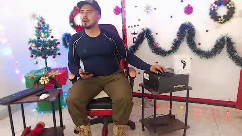 Snapshot of kalethbigdick88 chatting on December 22, 5:37 am Kaleth online show from December 22, 5:37 am