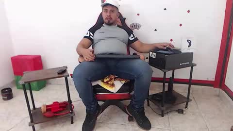 Snapshot of kalethbigdick88 chatting on February 10, 3:38 pm Kaleth online show from February 10, 3:38 pm