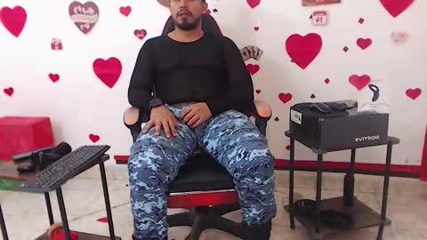 Snapshot of kalethbigdick88 chatting on February 24, 6:17 pm Kaleth online show from February 24, 6:17 pm