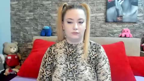 kalindahot online show from October 31, 7:04 pm