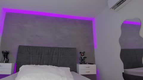 Carolina   online show from December 17, 4:11 pm