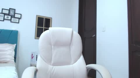 Kamilalopez online show from January 13, 12:09 am