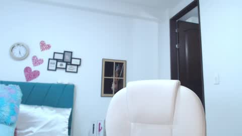 Kamilalopez online show from February 18, 10:58 pm