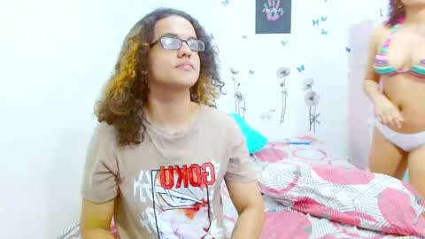 Snapshot of kami_chigiri chatting on December 15, 10:47 pm Dante and Carolina independient model online show from December 15, 10:47 pm