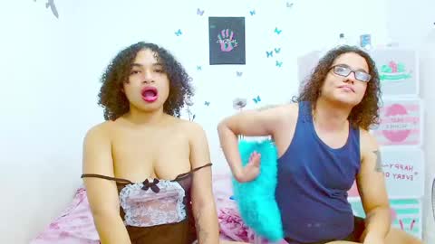 Snapshot of kami_chigiri chatting on January 20, 11:32 pm Dante and Carolina independient model online show from January 20, 11:32 pm