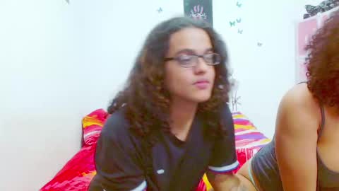 Snapshot of kami_chigiri chatting on March 10, 12:18 am Dante and Carolina independient model online show from March 10, 12:18 am