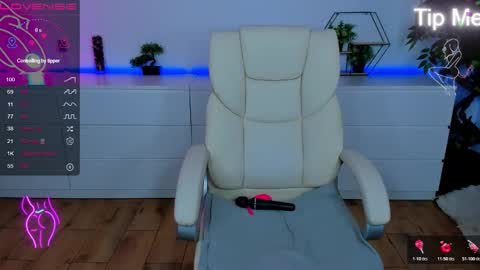 kamilahot25 online show from November 6, 7:31 am