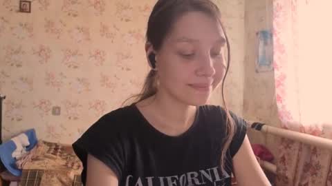 Snapshot of kamisalling chatting on October 17, 7:22 am Mari Simmons online show from October 17, 7:22 am