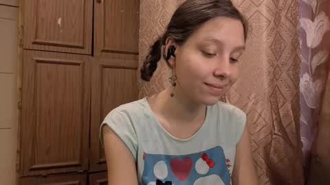 Snapshot of kamisalling chatting on November 4, 2:10 am Mari Simmons online show from November 4, 2:10 am