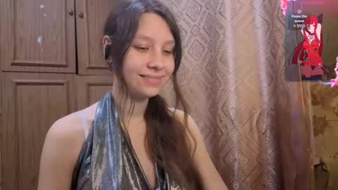 Snapshot of kamisalling chatting on December 3, 9:51 am Mari Simmons online show from December 3, 9:51 am