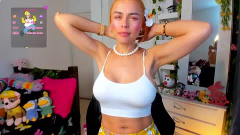 hello  Im Danni online show from April 19, 6:10 pm