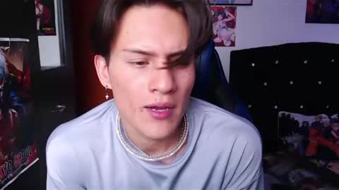 Snapshot of kanekixxxhot chatting on March 2, 9:01 pm andres online show from March 2, 9:01 pm