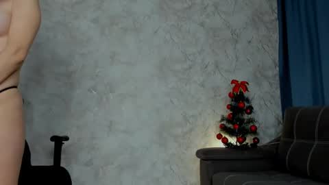 Snapshot of kaow65 chatting on December 18, 1:37 am Emma online show from December 18, 1:37 am