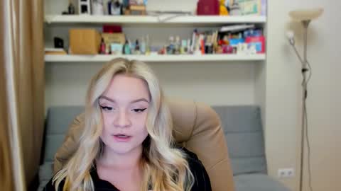 Snapshot of kara_smith_ chatting on December 4, 11:02 pm Kara. Off from 15th till 24th of December online show from December 4, 11:02 pm