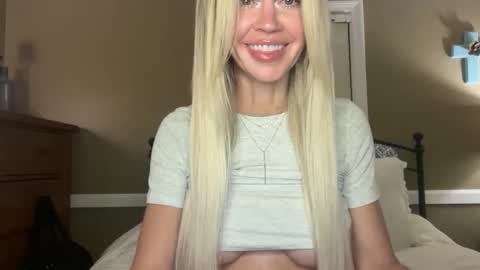 Snapshot of karabearr chatting on October 24, 1:46 am kara online show from October 24, 1:46 am