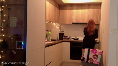 Snapshot of karathemagic chatting on January 29, 9:55 am I am here around 5am GMT karathemagic online show from January 29, 9:55 am