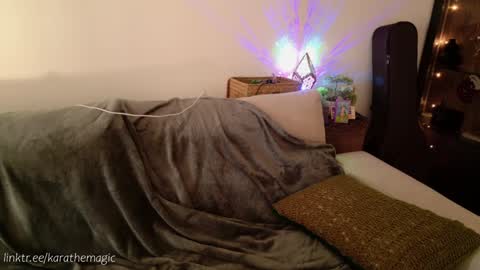 Snapshot of karathemagic chatting on February 5, 8:54 am I am here around 5am GMT karathemagic online show from February 5, 8:54 am