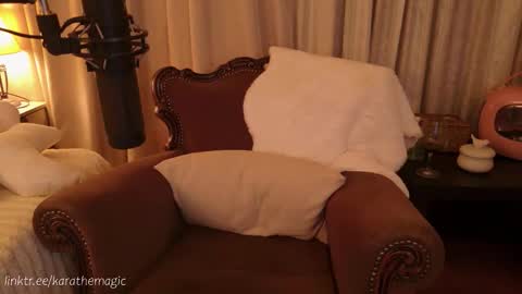 Snapshot of karathemagic chatting on November 28, 5:48 pm I am here around 5am GMT karathemagic online show from November 28, 5:48 pm