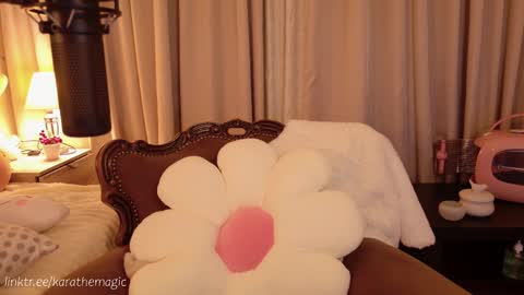 Snapshot of karathemagic chatting on December 21, 3:41 pm I am here around 5am GMT karathemagic online show from December 21, 3:41 pm