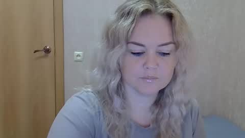 karennelsonx online show from September 23, 12:19 pm