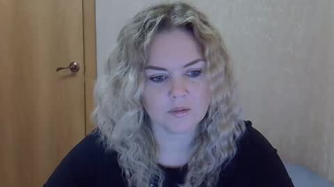 karennelsonx online show from November 27, 1:13 pm