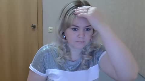 karennelsonx online show from March 26, 10:10 am