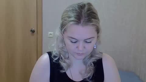 karennelsonx online show from March 31, 8:04 am