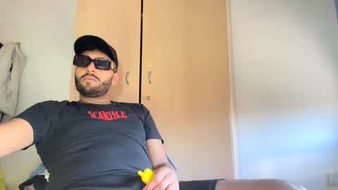 karim03larbi online show from January 13, 1:06 pm