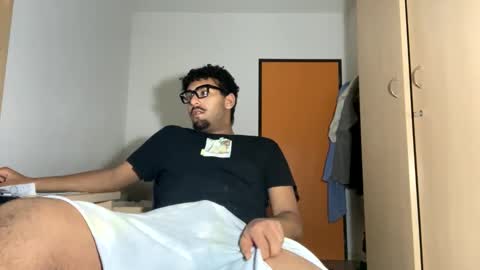 karim03larbi online show from March 4, 7:43 pm