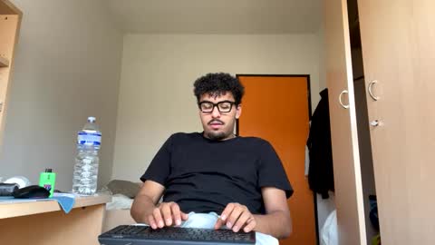 karim03larbi online show from March 7, 12:34 pm