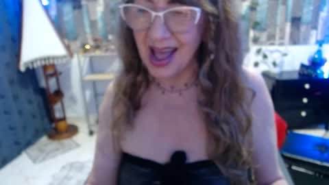 Snapshot of karima_sarabe chatting on February 9, 12:39 am karima_sarabe online show from February 9, 12:39 am