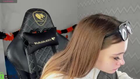 karina_broks online show from October 31, 8:37 am