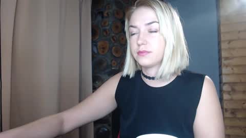 Snapshot of karina_fun chatting on January 17, 3:34 am karina online show from January 17, 3:34 am