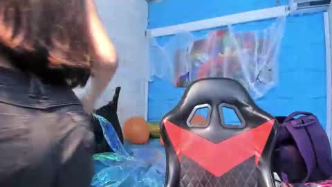 Snapshot of karinatompson chatting on October 24, 9:33 pm karinatompson online show from October 24, 9:33 pm