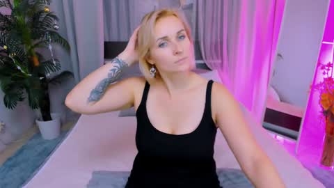 Snapshot of karinella_x chatting on December 23, 12:46 am Karina online show from December 23, 12:46 am