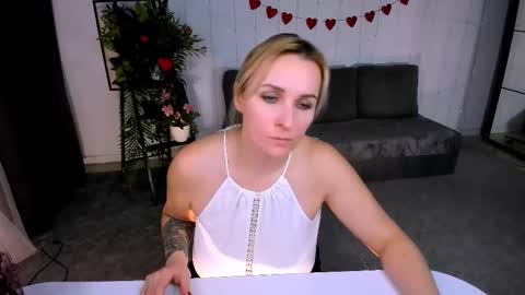 Snapshot of karinella_x chatting on February 21, 9:32 pm Karina online show from February 21, 9:32 pm