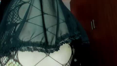 KARINNA  RAVEN online show from September 11, 5:24 pm