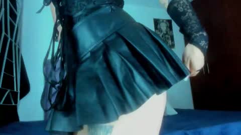 KARINNA  RAVEN online show from October 10, 12:20 am