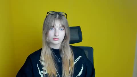 Snapshot of karla_flower chatting on September 17, 11:12 am Karla online show from September 17, 11:12 am