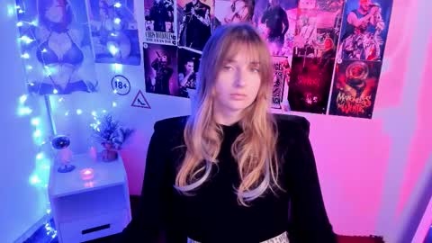 Snapshot of karla_flower chatting on October 23, 6:45 am Karla online show from October 23, 6:45 am