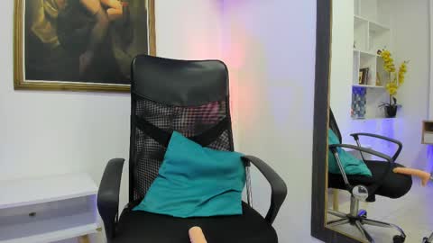 Snapshot of karla_gonzaless chatting on October 3, 10:01 am Karla Gonzaless online show from October 3, 10:01 am