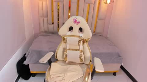 Snapshot of karla_hernandez chatting on February 15, 5:28 pm Karla online show from February 15, 5:28 pm