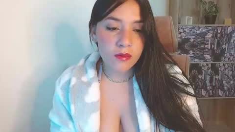 Snapshot of karlie_kloy chatting on February 6, 11:32 am kloy online show from February 6, 11:32 am