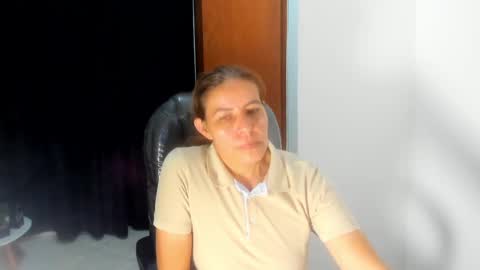 Snapshot of karlye_hot chatting on November 23, 2:55 am KARLYE online show from November 23, 2:55 am