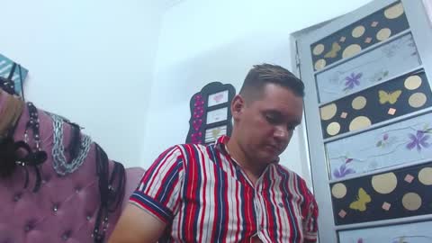Snapshot of karol_and_paul chatting on December 5, 8:11 pm karol and paul online show from December 5, 8:11 pm