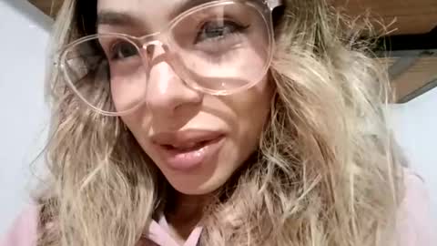 Snapshot of karol_goode chatting on December 31, 11:39 pm karol_goode online show from December 31, 11:39 pm