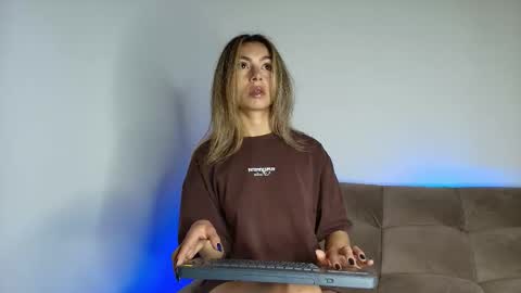 Snapshot of karol_goode chatting on November 27, 10:12 pm karol_goode online show from November 27, 10:12 pm