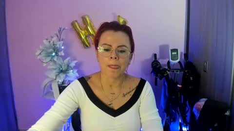 Snapshot of karol_milf__ chatting on December 18, 12:43 am kAROL MILF online show from December 18, 12:43 am