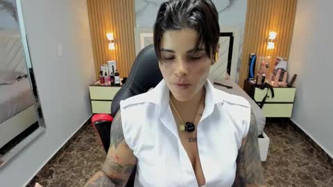 Snapshot of karolandluna chatting on November 24, 7:35 pm Karol and Luna online show from November 24, 7:35 pm